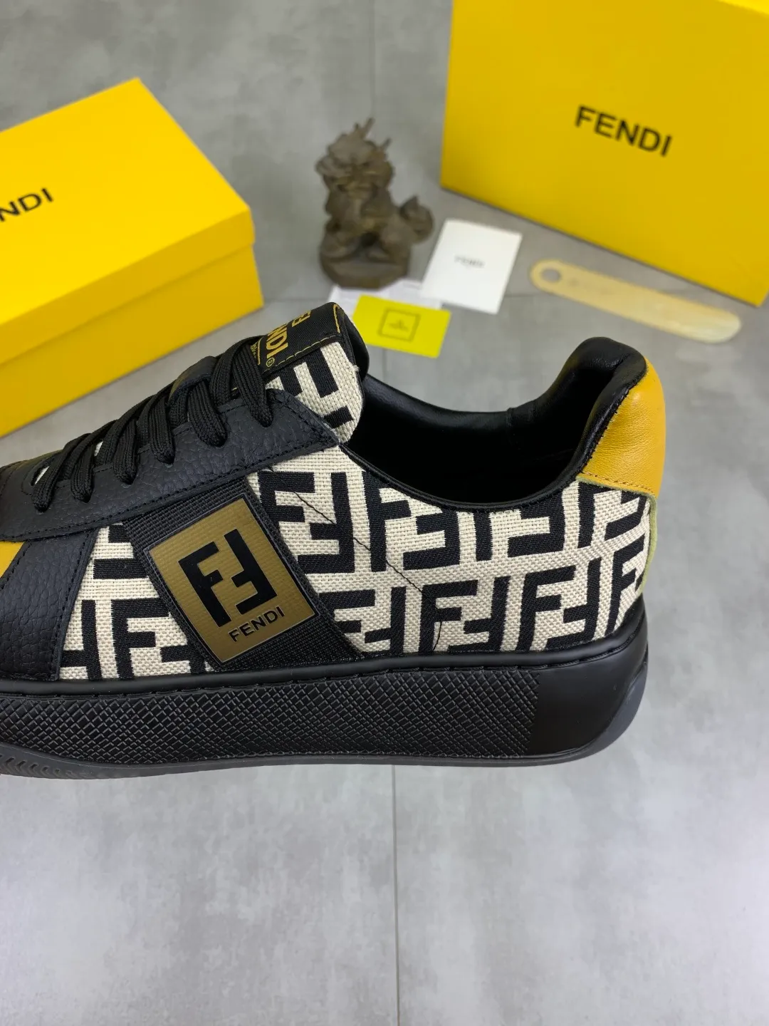 ​Men's shoes 💰P440 💰【New】Little monster 🆘 New FENDI 🕶️🕶️Simple routing effect, showing an elegant and cool driving shoe 🎬Using imported calfskin + first-layer pigskin lining🐂Excellent material🎬Detailed workmanship 🤗Comfortable foot feel➰➰. ​Pair it with any outfit to show your taste and temperament, low-key luxury ♻️Design ​simple and elegant ​noble and fashionable 🍃​Very loved and favored by trendy men 💓❤️size: 38-44 4️⃣colors available